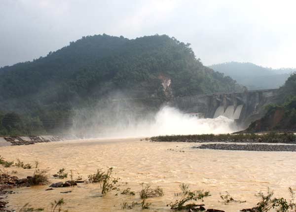 Water release from the Ho Ho Hydropower Plant from November 7- 8 is one of reason causing floodwater increase. Water release from the Ho Ho Hydropower Plant from November 7- 8 is one of reason causing floodwater increase.